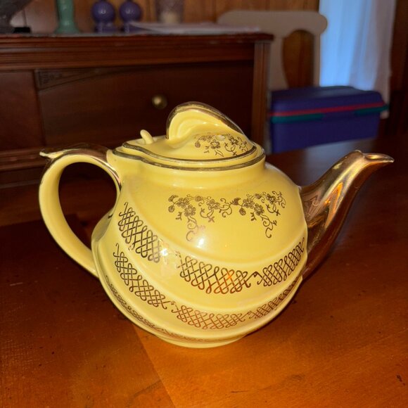 HALL PARADE TEAPOT YELLOW AND GOLD - Picture 4 of 8
